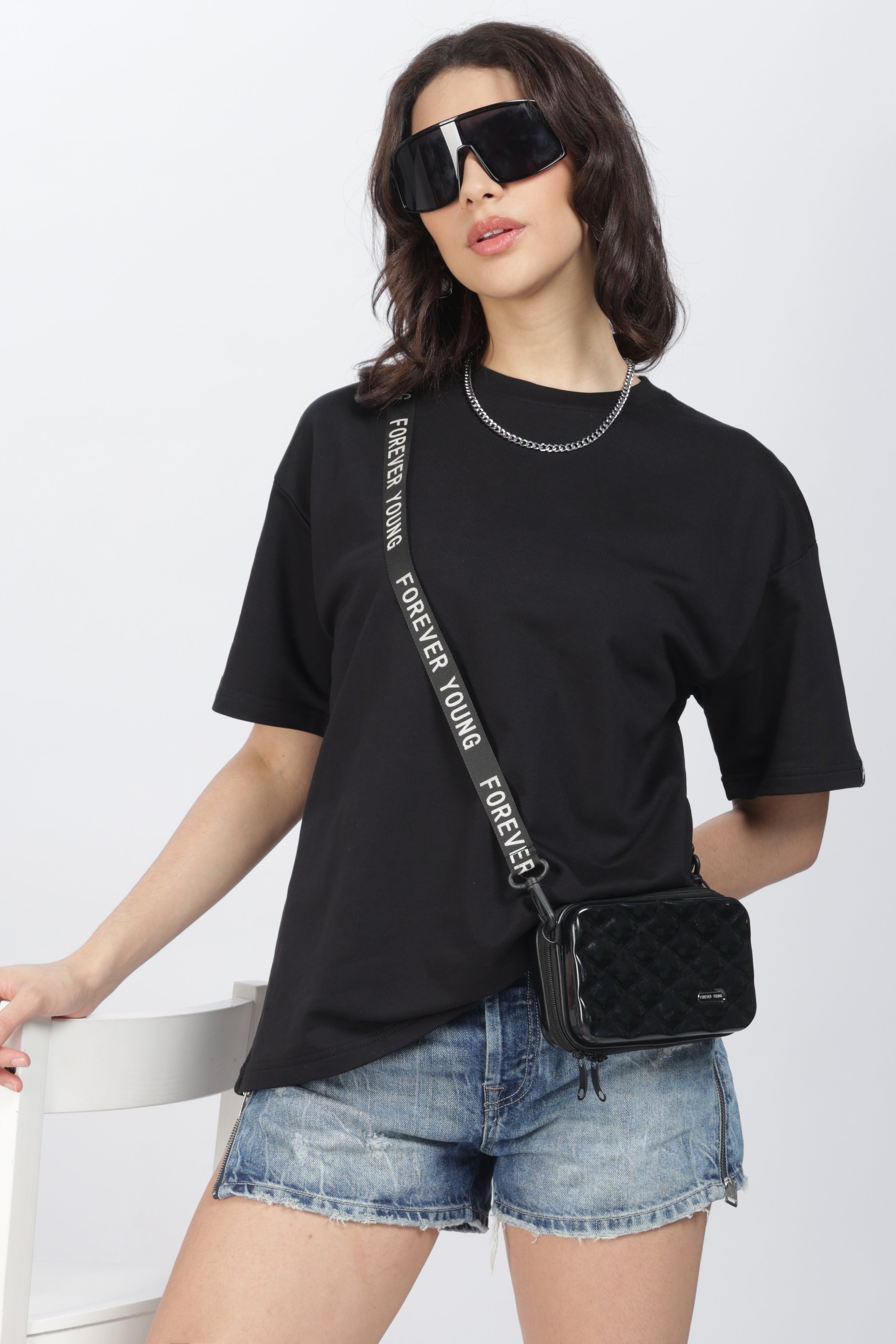 Women’s Oversized T-Shirt – Black